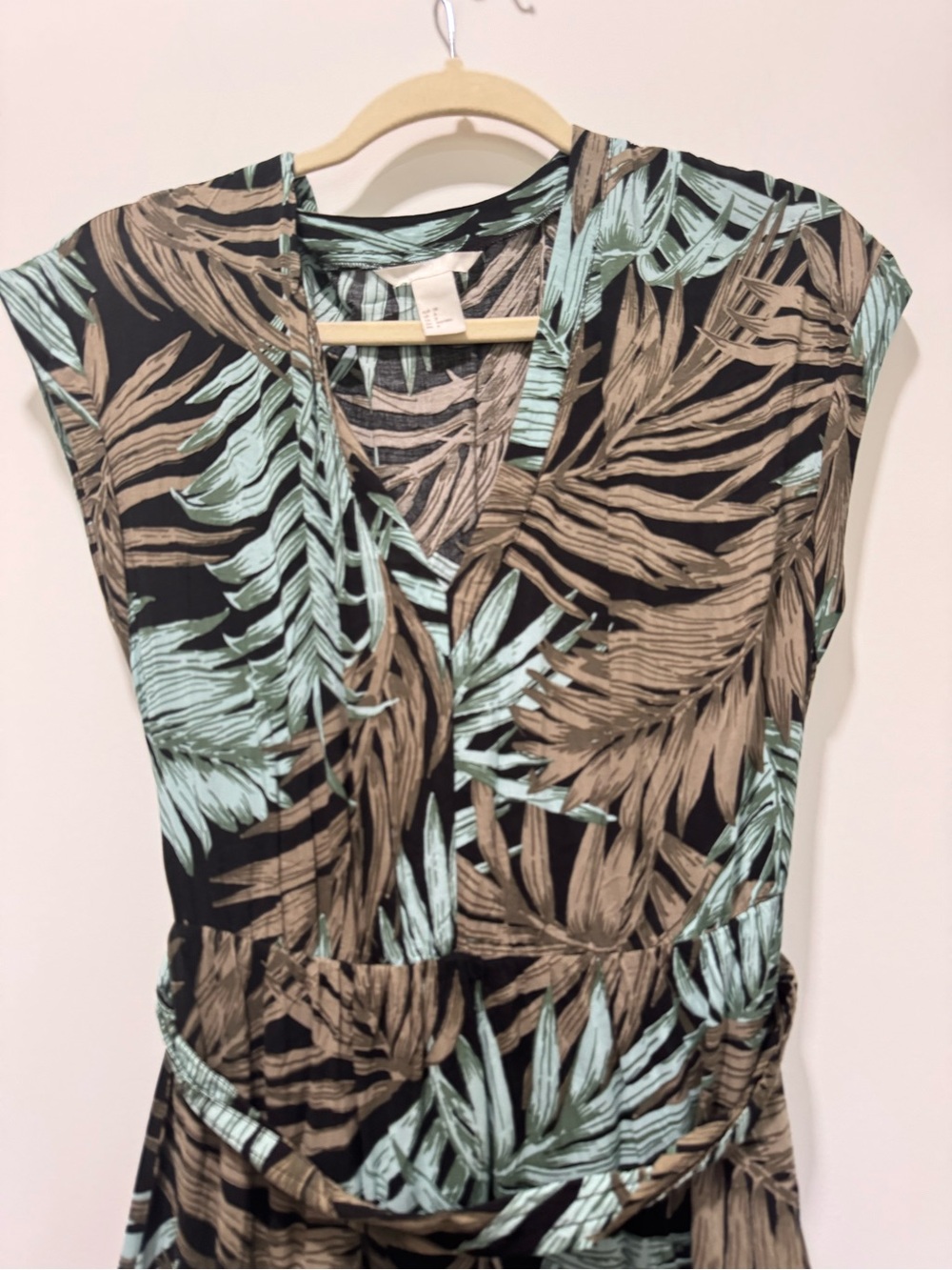 H&M Maxi Dress with Mint and Taupe Leaf Print | Very Good Condition - Picture 2 of 10